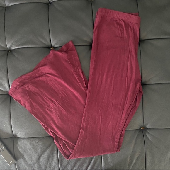 ❤️❤️ Fashion Nova Burgundy Red Fit Flare Pants - Picture 2 of 3